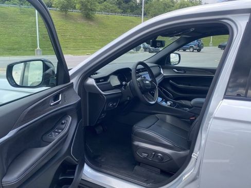 New 2025 Jeep Grand Cherokee L Limited w/ Luxury Tech Group II image 15