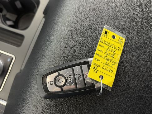 Used 2024 Ford Expedition XLT AWD/4WD image 45