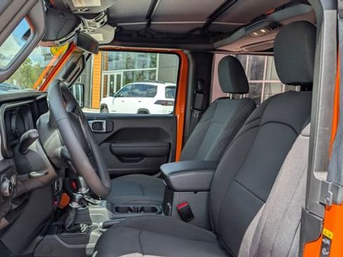 Used 2025 Jeep Wrangler Sport AWD/4WD image 12