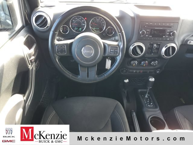 Used 2017 Jeep Wrangler Unlimited Sahara w/ Connectivity Group AWD/4WD image 24