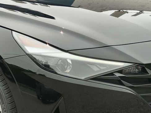 Used 2023 Hyundai Elantra SEL w/ Convenience Package FWD image 9