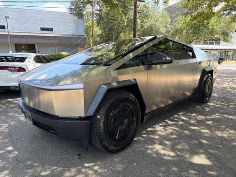 Used 2025 Tesla Cybertruck AWD Crew Cab image 3