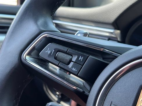 Certified 2024 Porsche Macan AWD/4WD image 25