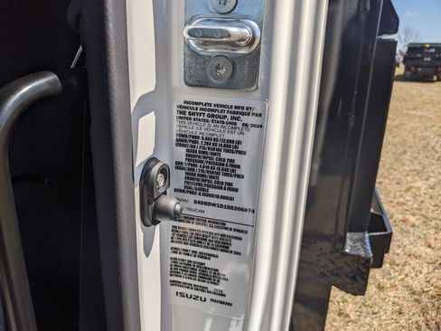 New 2025 Chevrolet Low Cab Forward image 13