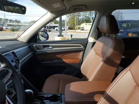 Certified 2023 Volkswagen Atlas SE w/ Panoramic Sunroof Package image 17