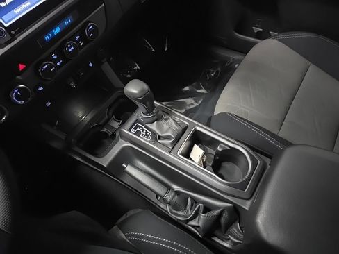 Used 2022 Toyota Tacoma TRD Off-Road image 26