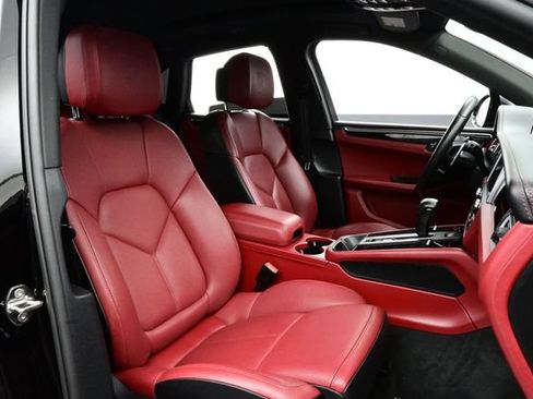 Certified 2023 Porsche Macan S AWD/4WD image 17