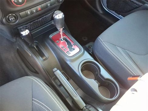 Used 2018 Jeep Wrangler Unlimited Sahara w/ Connectivity Group image 11