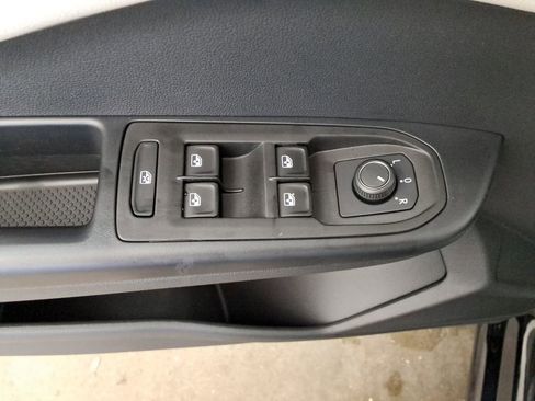 Used 2025 Volkswagen Taos S image 18