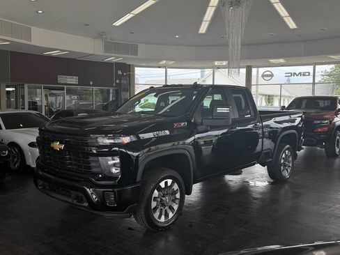 Used 2024 Chevrolet Silverado 2500 Custom w/ Custom Convenience Package AWD/4WD image 13