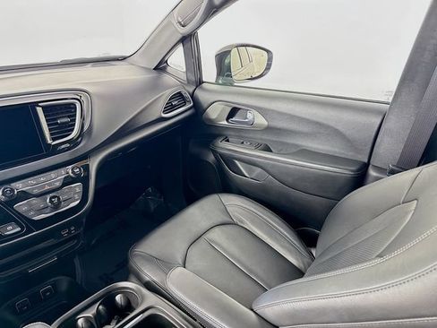 Used 2020 Chrysler Pacifica Touring-L w/ Advanced Safetytec Group AWD/4WD image 23