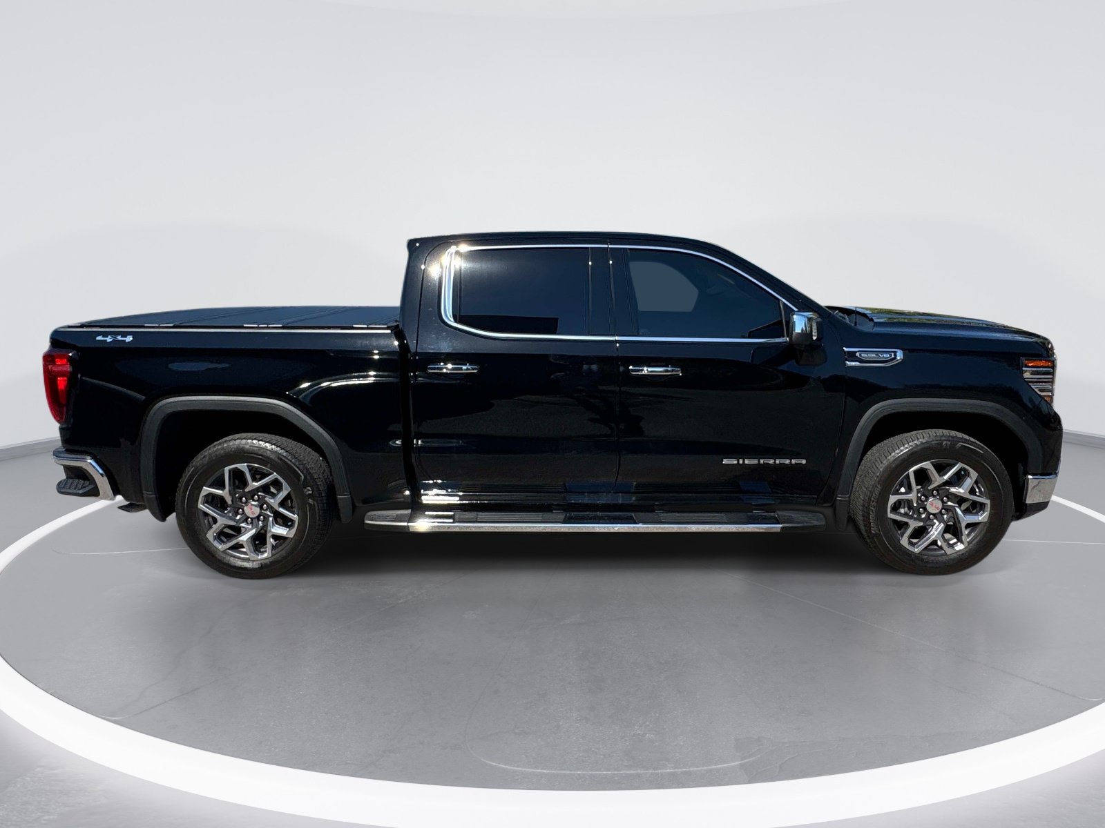 Used 2025 GMC Sierra 1500 SLT w/ SLT Premium Package AWD/4WD image 9