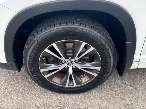 Used 2016 Toyota Highlander XLE AWD/4WD image 43