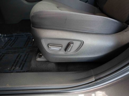 Used 2023 Toyota Highlander L image 12