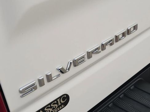 Used 2024 Chevrolet Silverado 1500 High Country w/ Technology Package RWD image 9