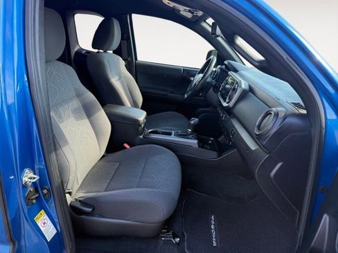 Used 2016 Toyota Tacoma TRD Off-Road image 10