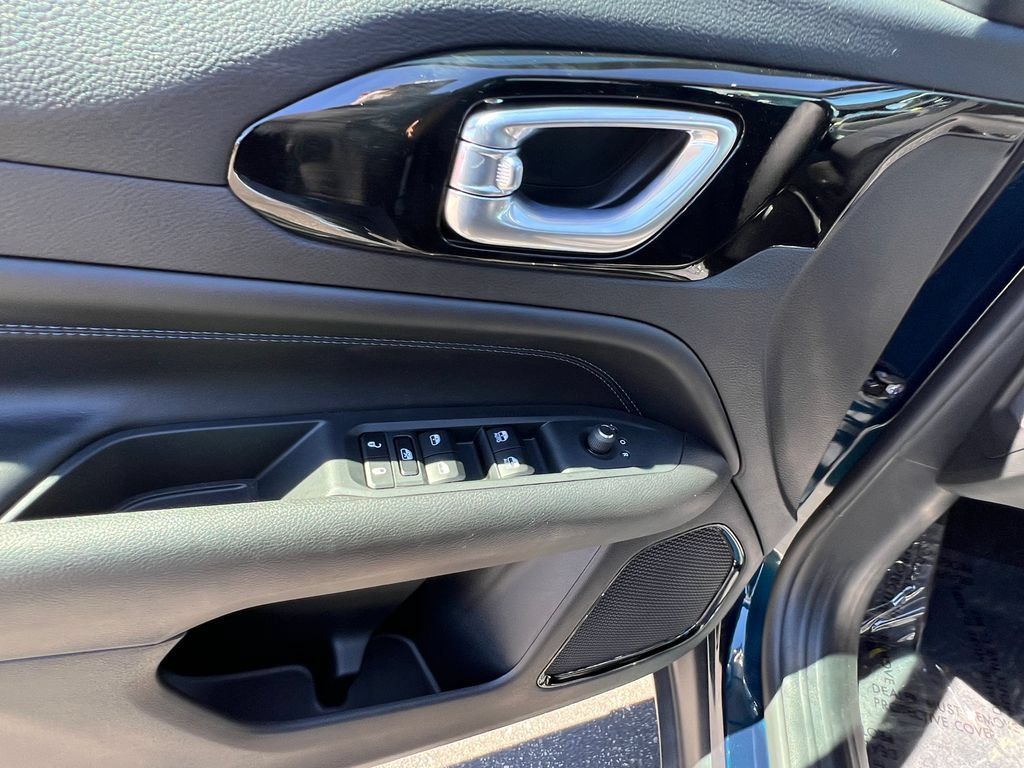 New 2026 Jeep Compass Latitude AWD/4WD image 18