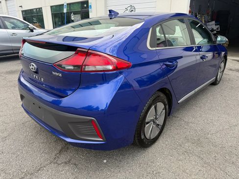 Used 2022 Hyundai Ioniq SE FWD image 12