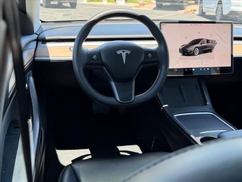 Used 2023 Tesla Model 3 Standard Range RWD image 9