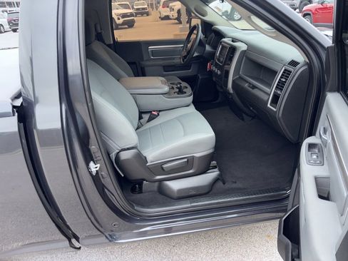 Used 2017 RAM 1500 Express RWD image 12