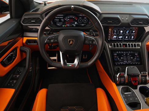 Used 2022 Lamborghini Urus AWD/4WD image 33