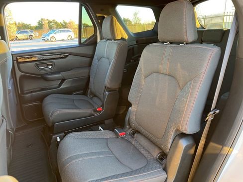 Used 2025 Honda Pilot Sport image 25