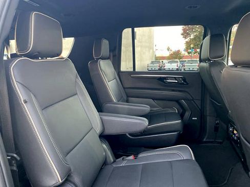 Used 2025 Chevrolet Suburban Premier RWD image 19