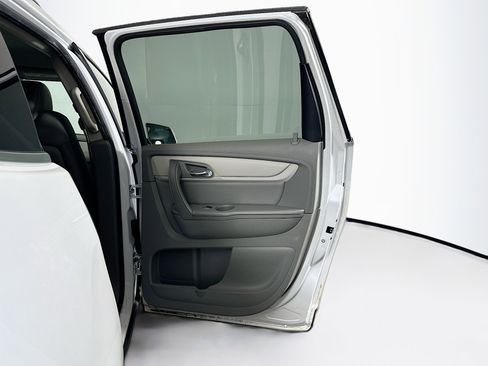 Used 2017 Chevrolet Traverse LT w/ Style and Technology Package image 30