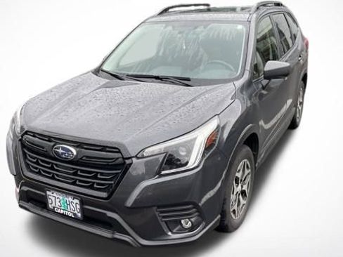 Used 2024 Subaru Forester Premium image 3