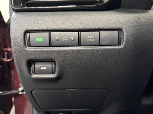Used 2024 Nissan Sentra SV FWD image 12