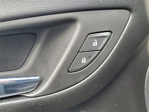 Used 2023 Chevrolet Equinox RS image 19