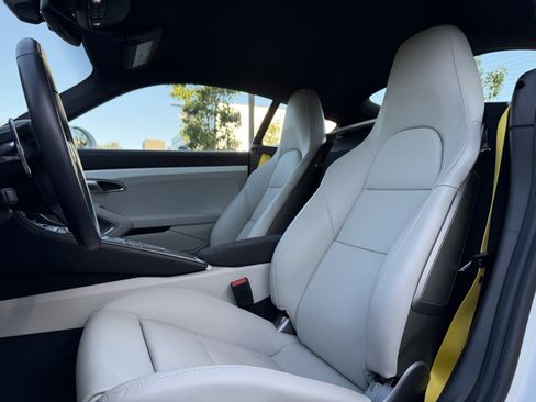 Used 2025 Porsche 718 Cayman image 5