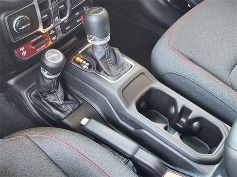 New 2025 Jeep Gladiator Rubicon image 18