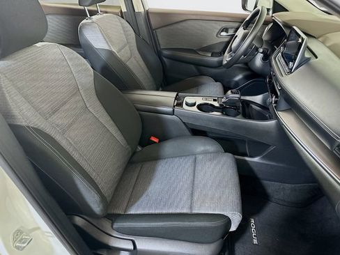 Used 2023 Nissan Rogue SV image 11