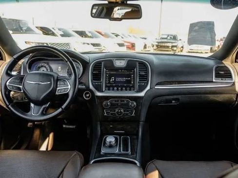 Used 2019 Chrysler 300 Limited RWD image 20