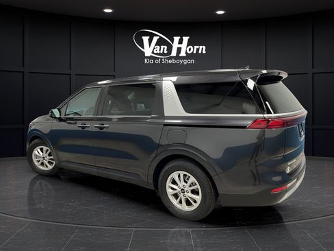Used 2024 Kia Carnival LX FWD image 5