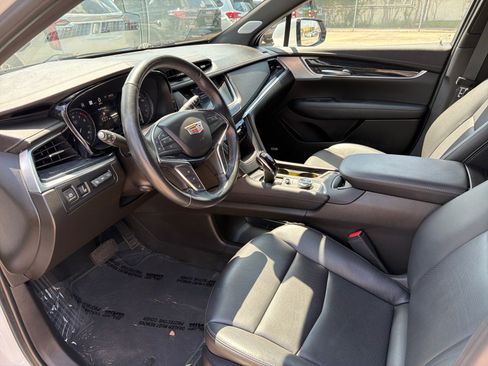 Used 2023 Cadillac XT5 Premium Luxury w/ Technology Package AWD/4WD image 9