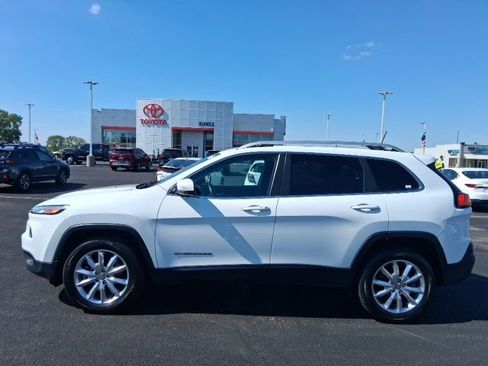 Used 2016 Jeep Cherokee Limited AWD/4WD image 3