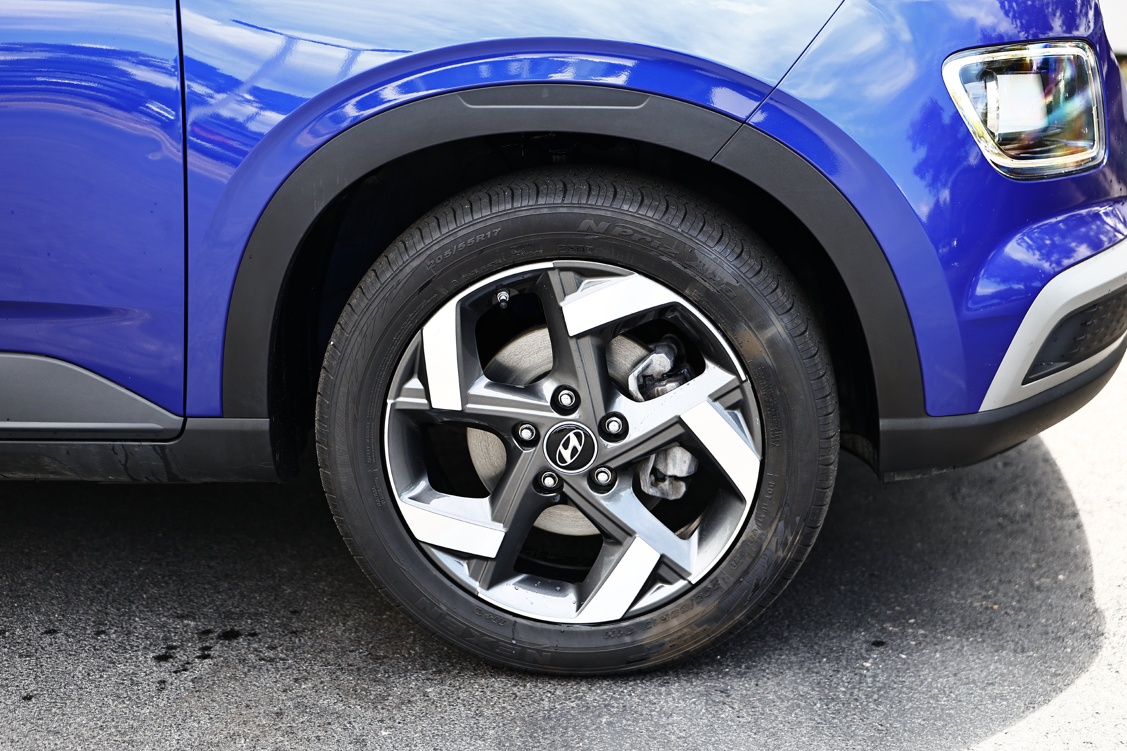 Used 2025 Hyundai Venue SEL FWD image 5