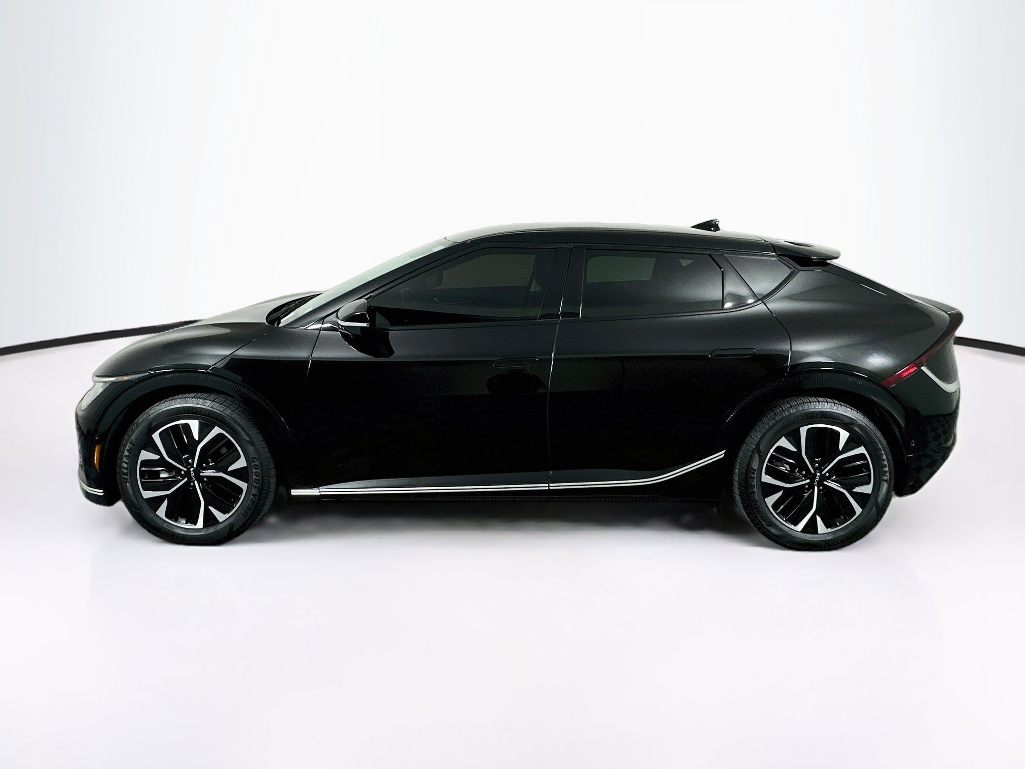 Used 2022 Kia EV6 Wind w/ Wind Technology Package AWD/4WD image 4