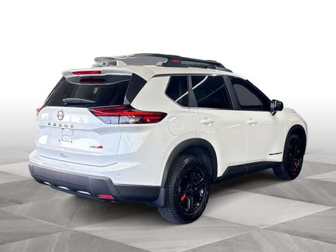 Used 2025 Nissan Rogue SV AWD/4WD image 8