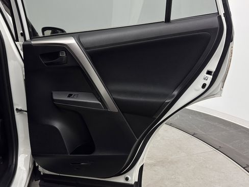 Used 2018 Toyota RAV4 LE image 27