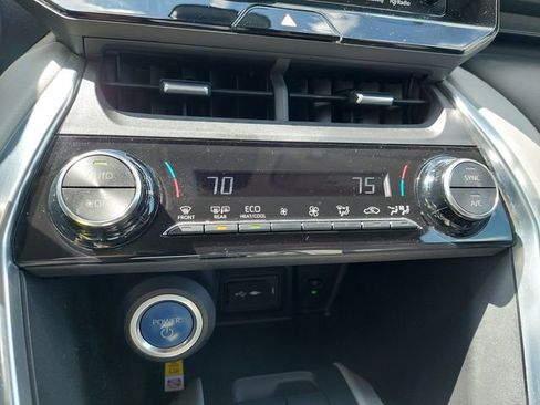 Used 2022 Toyota Venza LE AWD/4WD image 39
