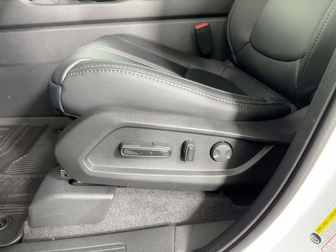 New 2025 Honda Pilot EX-L image 14