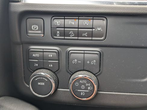 Used 2025 Chevrolet Tahoe Z71 w/ Comfort Package AWD/4WD image 14