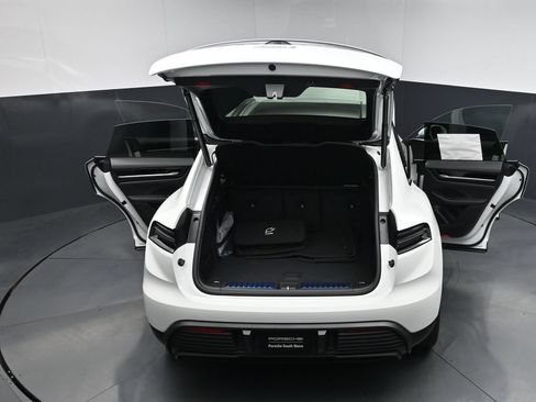 New 2026 Porsche Macan 4 Electric AWD/4WD image 31