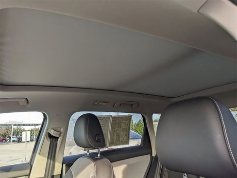 Certified 2023 Volkswagen Taos SE w/ Panoramic Sunroof Package image 18