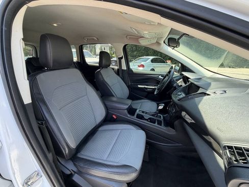 Used 2019 Ford Escape SE FWD image 12