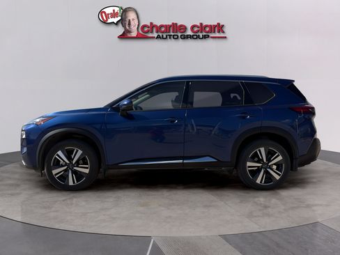 Used 2023 Nissan Rogue SL FWD image 2