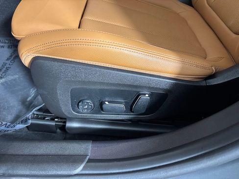 Used 2025 BMW M340i w/ Premium Package image 9